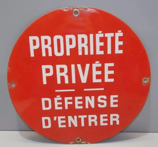 -ANCIENNE PLAQUE EMAILLEE PROPRIETE PRIVEE DEFENSE D'ENTRER émail Rouge/Blanc D