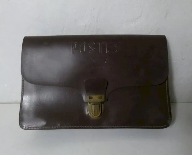 ancienne pochette à courrier des postes
