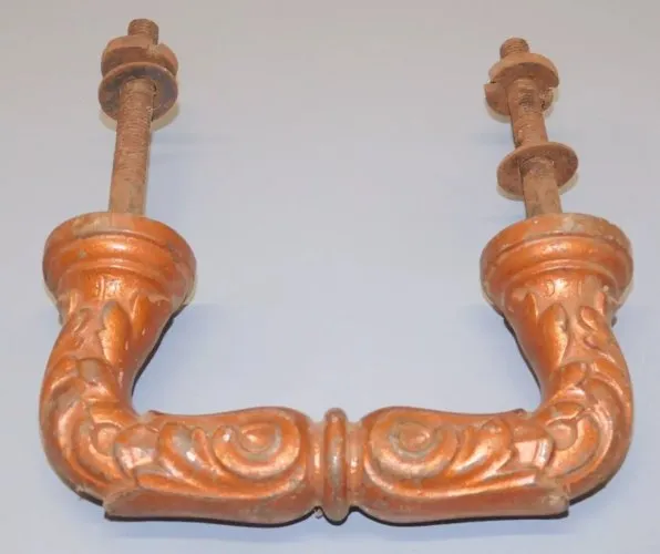 -ANCIENNE POIGNEE de PORTE D'ENTREE EN FONTE PEINTE à REPEINDRE DECO  D