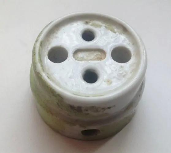 ancienne prise de courant murale en porcelaine