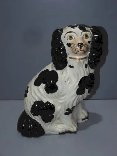 -ANCIENNE STATUETTE CHIEN Staffordshire CERAMIQUE ANGLAISE NOIR et BLANC D