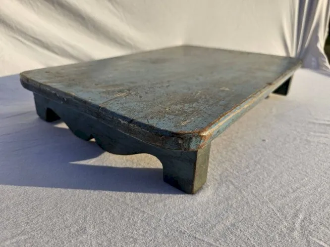 Ancienne table à thé en teck birman patine bleue dorigine