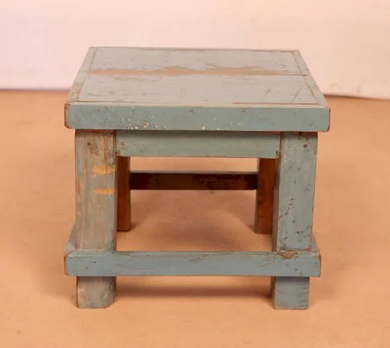 Ancienne table de chevet en teck birman patine bleues d’origine