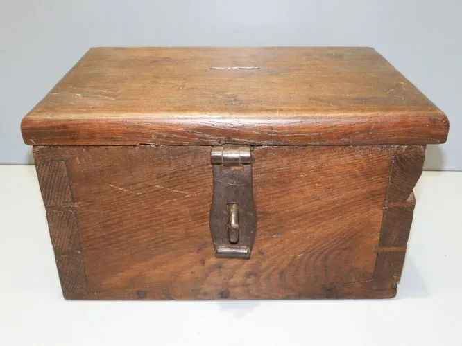 - ANCIENNE URNE TRONC D'EGLISE en CHENE très épais et Fer Forgé COLLECTION  D