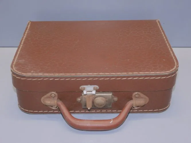 -ANCIENNE VALISETTE MALLETTE CARTON BOUILLI MARRON Intérieur papier collé   D