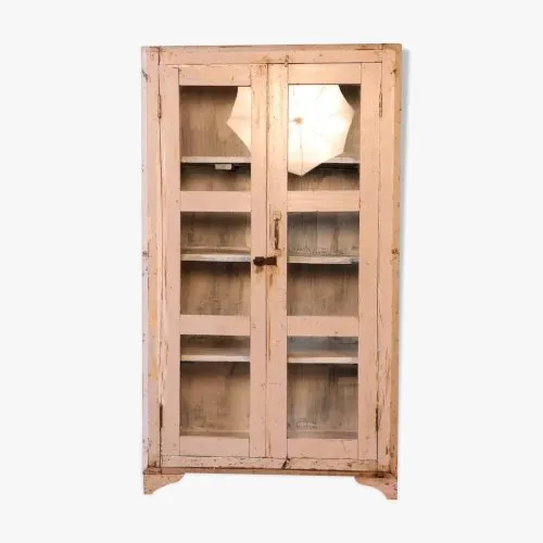 Ancienne vitrine en teck birman patine blanché-écrue