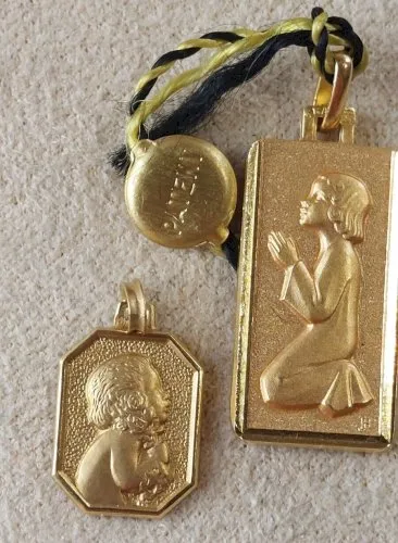 Anciens pendentifs religieux, dont plaqué or