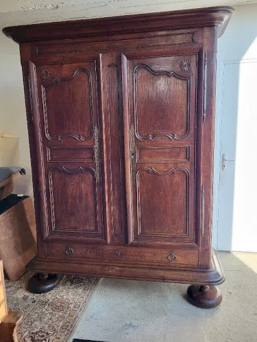 ARMOIRE LOUIS XIV EN CHENE DU XVIII ème SIECLE