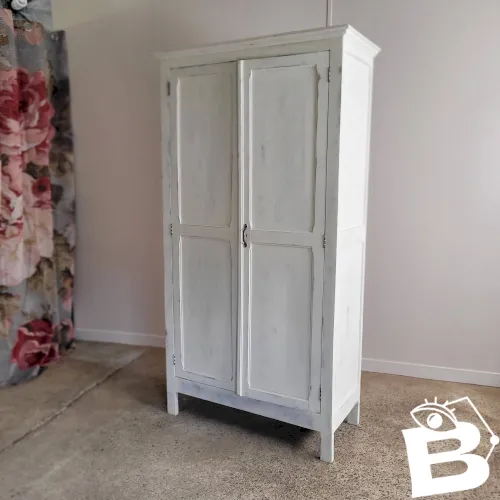 Armoire parisienne ancienne