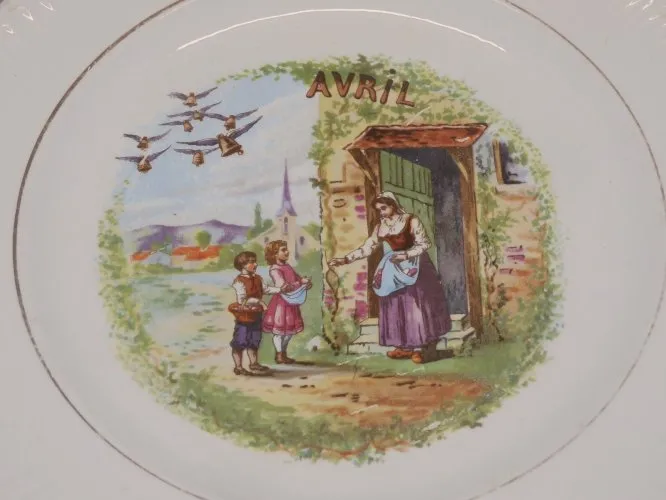 -ASSIETTE A DESSERT CERAMIQUE SAINT AMANDINOISE ( NON marquée) MOIS d'AVRIL  D