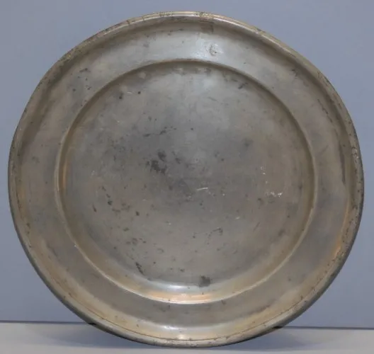 - ASSIETTE ETAIN ANCIENNE 3 Poinçons au dos ALSACE ?? XVIIIe COLLECTION DECO D