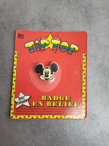 BADGE EN RELIEF NEUF TIP TOP MICKEY MOUSE ROUGE
