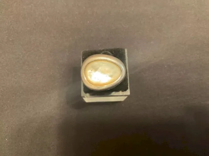 Bague argent avec grosse pièce de nacre en forme de goutte (T58)