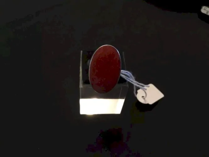 Bague argent avec pierre rouge ovale