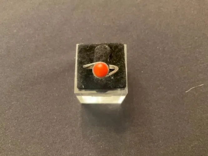 Bague argent avec rond de corail (T47)