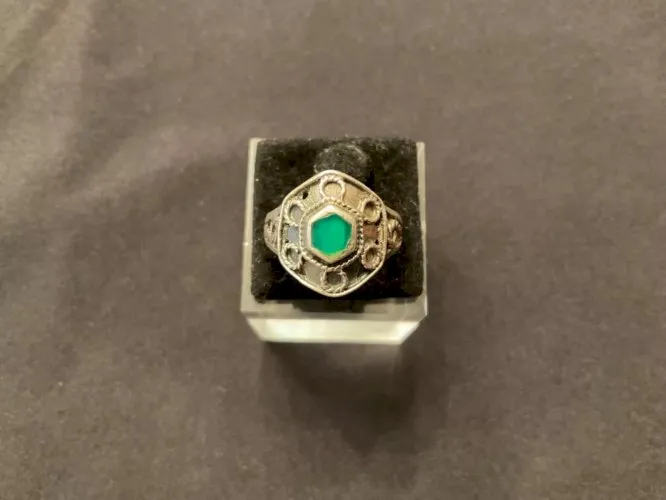 Bague argent hexagonale avec pierre verte centrale (T52)