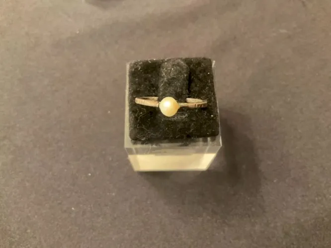 Bague argent montée d’une perle blanche (T 53)