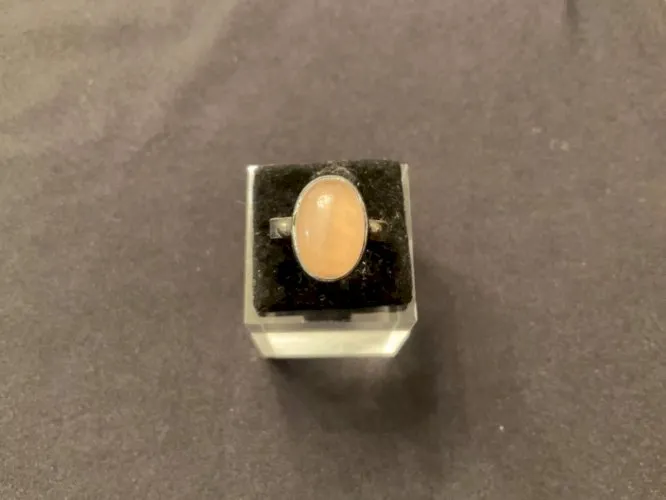 Bague argent montée d’une pierre ovale de quartz rose (T50)