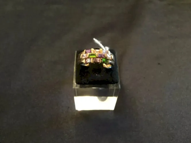 Bague avec différentes pierres plaqué or