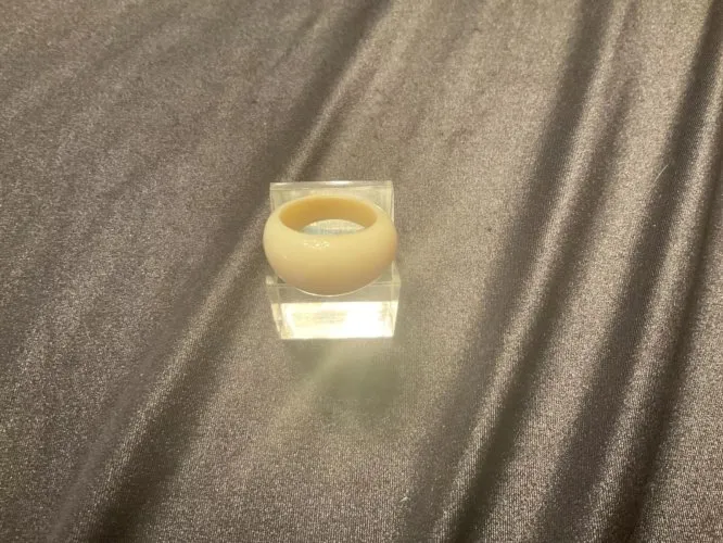 Bague blanche XIXEME