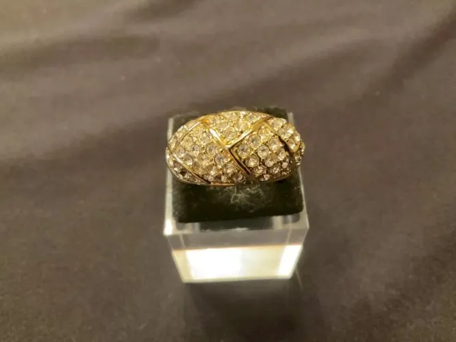 Bague doré incruster de marquises (taille 57)