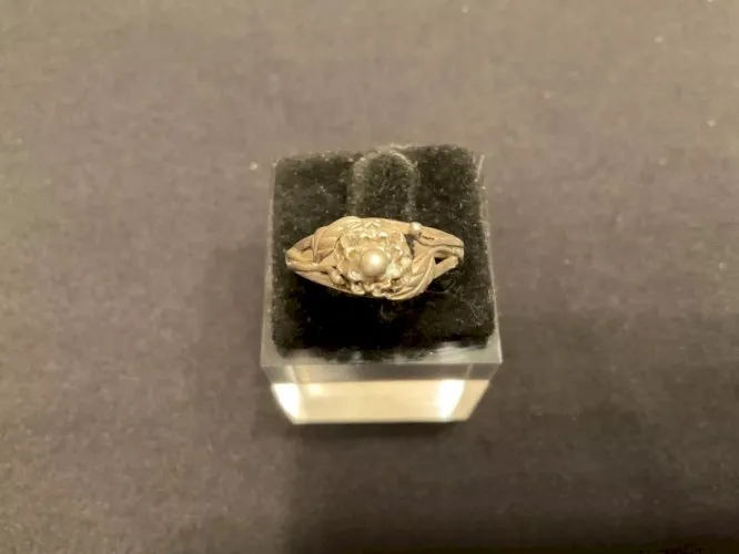 Bague en argent décor de fleur taille 53