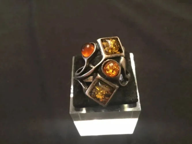 Bague en argent et ambre T56