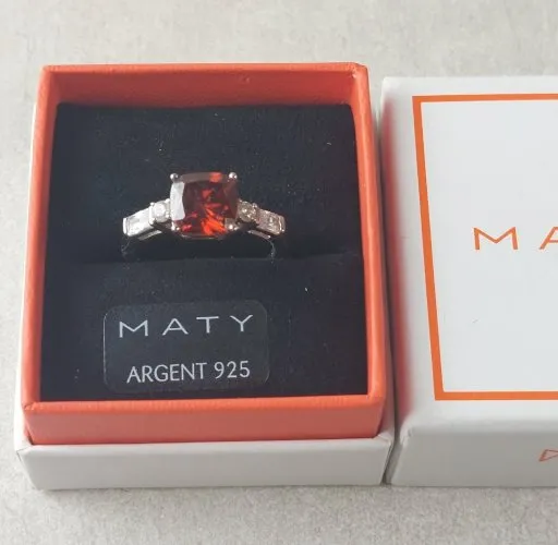 Bague en argent massif et pierres rouge + zircon, Maty