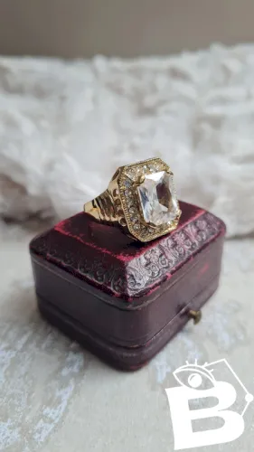 Bague fantaisie doré en très bon état- taille 60