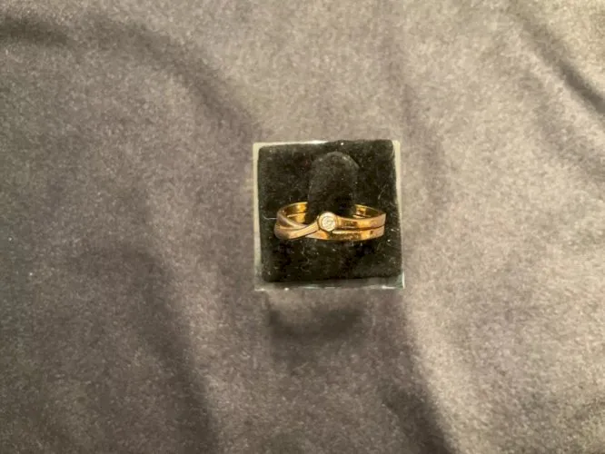 Bague plaqué or avec petite pierre strass transparent T52