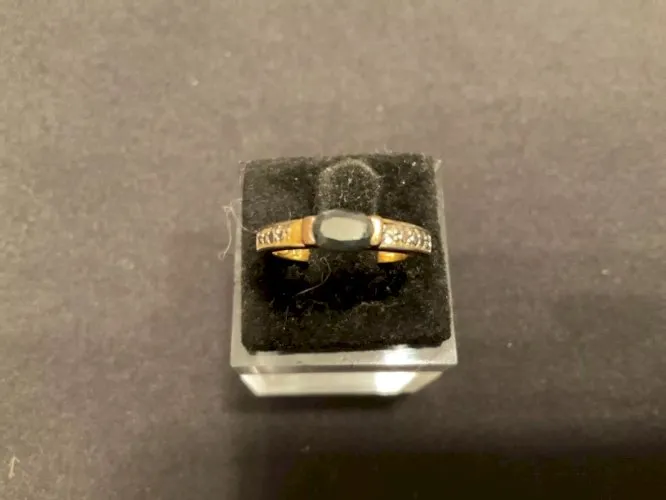 Bague plaqué or avec pierre noir et brillants taille 52