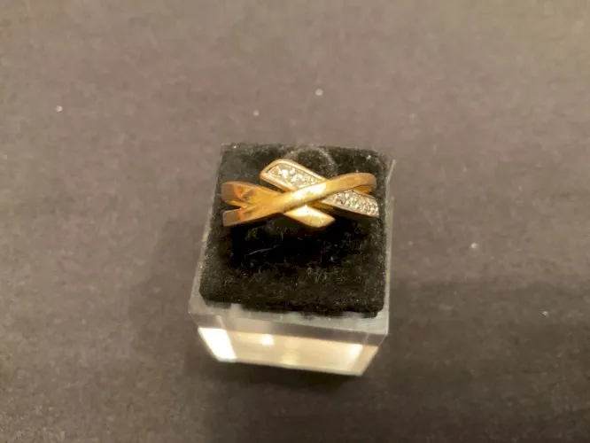 Bague plaqué or croisé trois rangs avec brillants taille 52