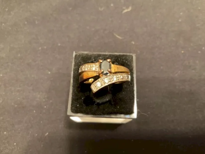 Bague plaqué or croisé trois rangs avec pierre noir et brillants taille 50