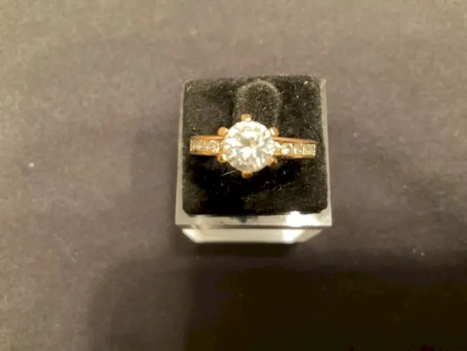 Bague plaqué or incrustation de brillants taille 52