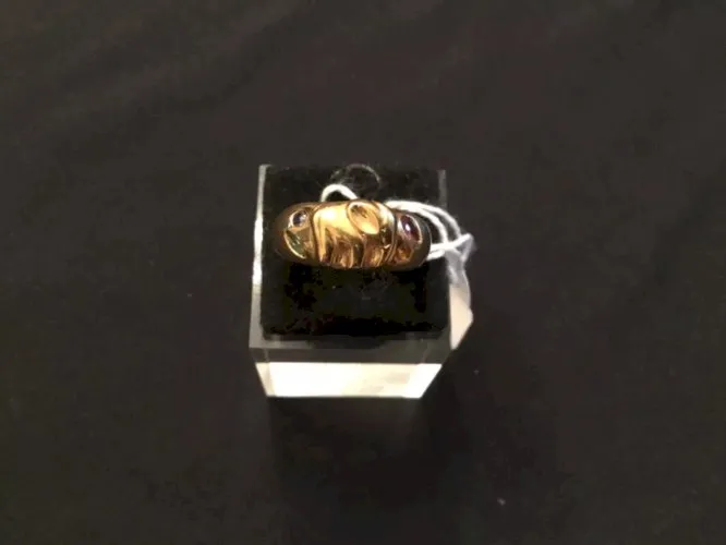 Bague plaquée or avec pierres de couleur