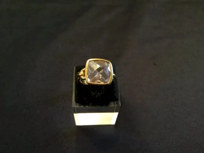 Bague solitaire avec pierre plaqué or