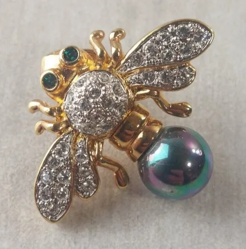Beau pin's / pins, forme abeille / mouche / guêpe, strass et perle, aimanté