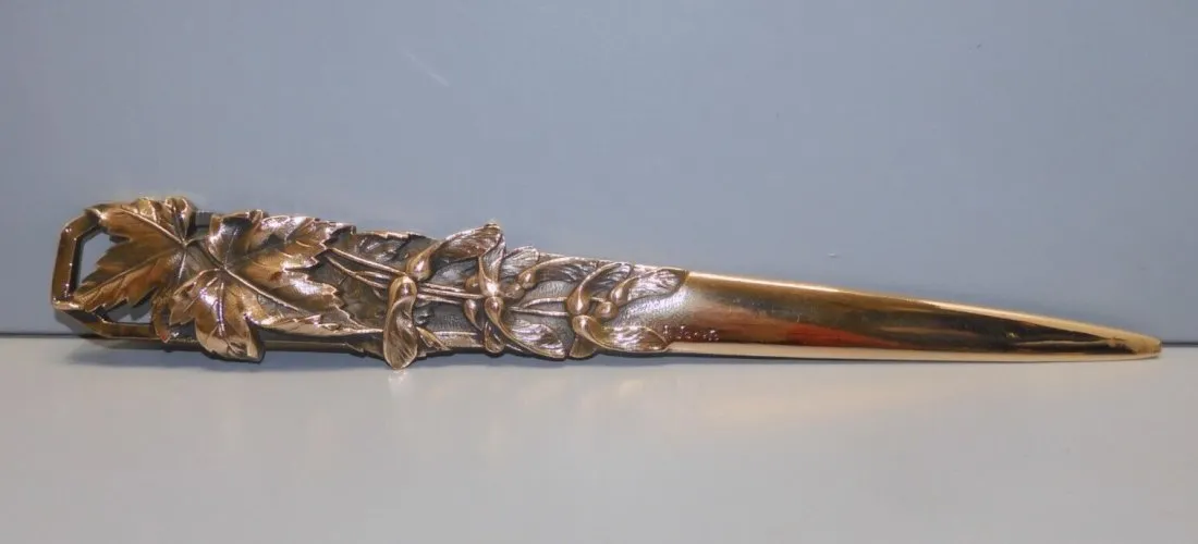 -BEL OUVRE LETTRES ART NOUVEAU BRONZE FEUILLES CHENE & GUI signé R. JANETO D