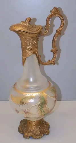 - BELLE ANCIENNE AIGUIERE PIED ET BEC REGULE Doré VERRE Irisé décor FLEURS  D