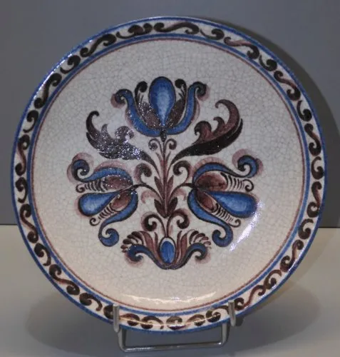 -BELLE ANCIENNE ASSIETTE DECORATIVE signée GRUNDEN HANDARBEIT FLEURS XXe D