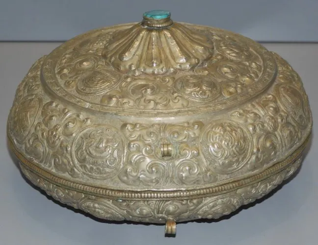 -BELLE ANCIENNE BOITE A BETEL XIX METAL ARGENTE COLLECTION TIBET BHOUTAN NEPAL D