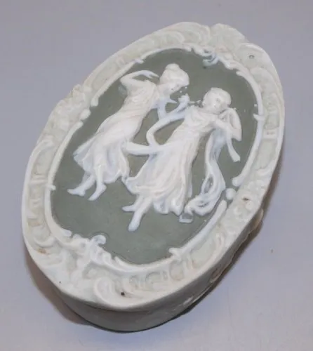 -BELLE ANCIENNE BOITE à BIJOUX BISCUIT WEDGWOOD VERT SAUGE & Pâle VITRINE D