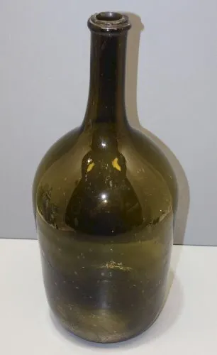 -BELLE ANCIENNE BOUTEILLE XVIIIe VERRE SOUFFLE Bulles grains de sable 1 fêle D