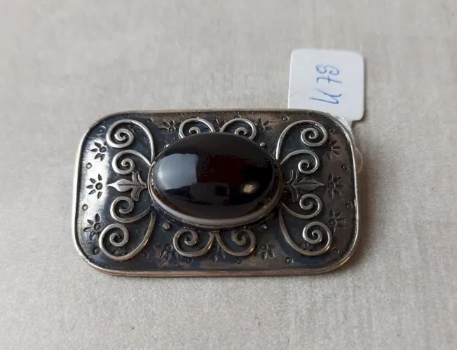 Belle ancienne broche, décor pierre, en argent