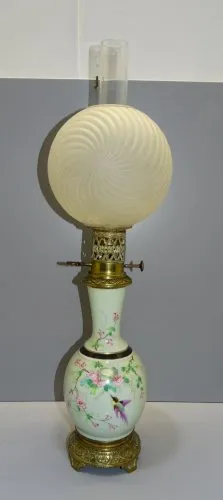 -BELLE ANCIENNE LAMPE A PETROLE NAPOLEON III NIII PORCELAINE Peinte GLOBE  D