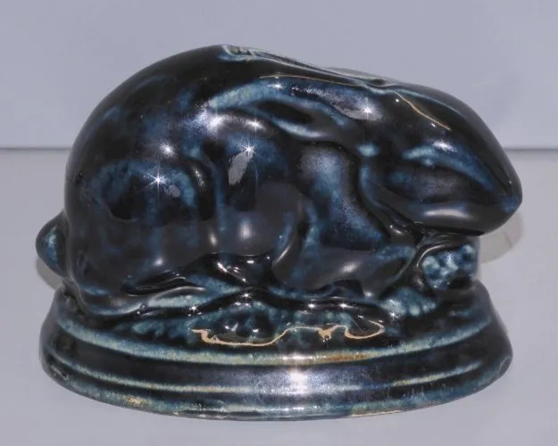 -BELLE ANCIENNE TIRELIRE A CASSER LAPIN/LIEVRE Céramique émaillée BLEU Foncé D