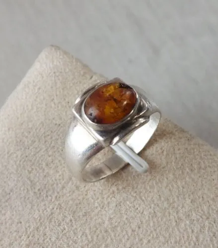 Belle bague, pierre ambre, en argent