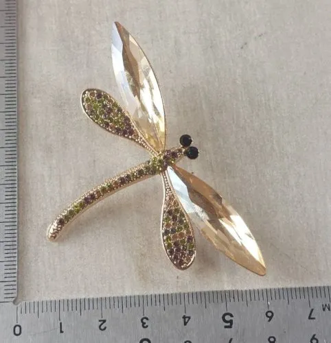 Belle broche en métal doré, forme libellule, strass, en métal doré