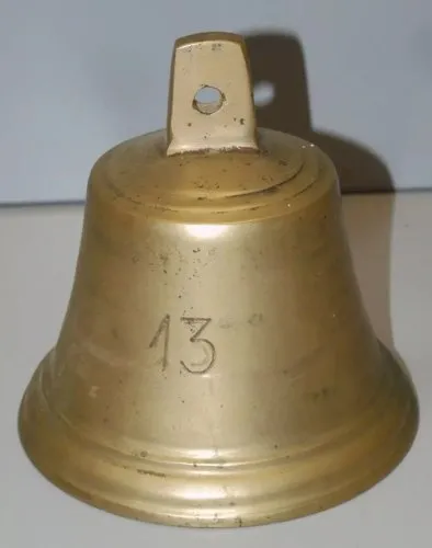 -BELLE CLOCHE en BRONZE chiffrée 13 BATTANT BOULE ROUILLEE SONNAILLES   D