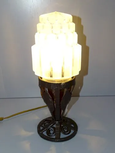 -BELLE LAMPE SKYSCRAPER ART DECO PIED FER Forgé VERRE BUILDING OPAQUE  D